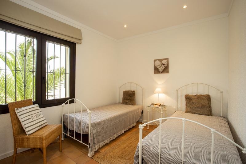 2018 Villa de planta baja al canal con 5 dormitorios, piscina y amarre Casa aislada / Villa Flamicell Castelló d'Empúries