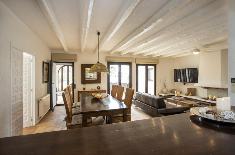 2018 Villa de planta baja al canal con 5 dormitorios, piscina y amarre Casa aislada / Villa Flamicell Castelló d'Empúries