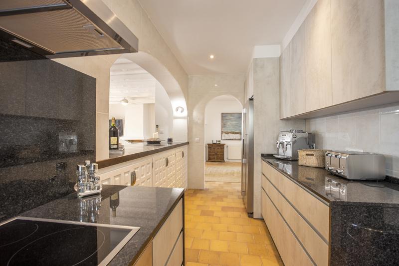2018 Villa de planta baja al canal con 5 dormitorios, piscina y amarre Casa aislada / Villa Flamicell Castelló d'Empúries