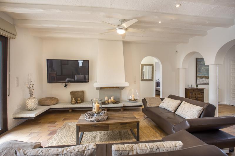 2018 Villa de planta baja al canal con 5 dormitorios, piscina y amarre Casa aislada / Villa Flamicell Castelló d'Empúries