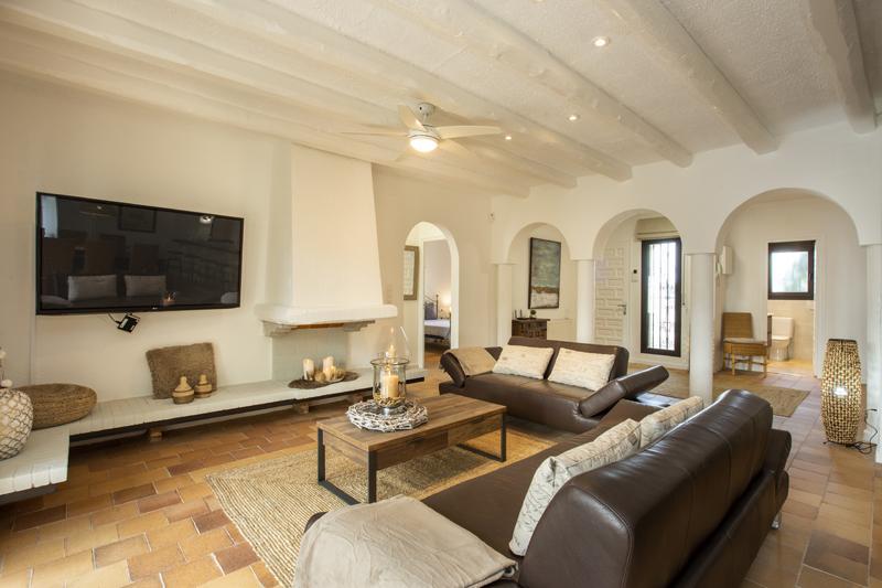 2018 Villa de planta baja al canal con 5 dormitorios, piscina y amarre Casa aislada / Villa Flamicell Castelló d'Empúries