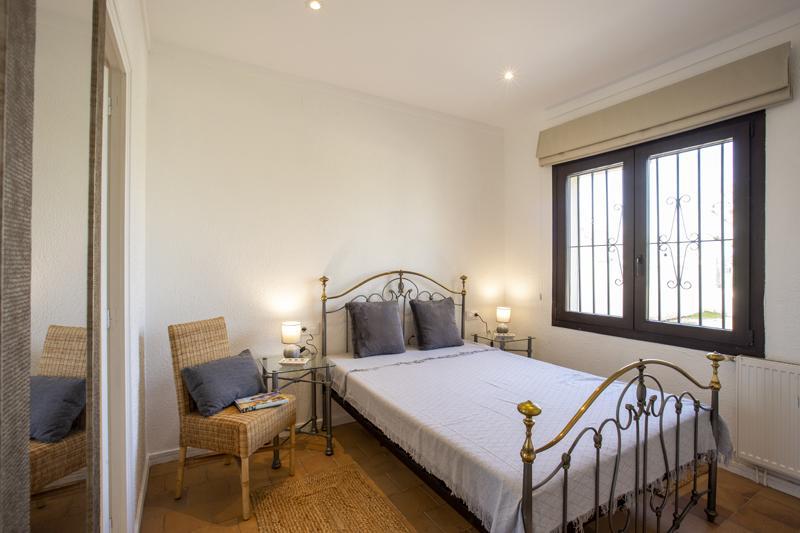 2018 Villa de planta baja al canal con 5 dormitorios, piscina y amarre Casa aislada / Villa Flamicell Castelló d'Empúries