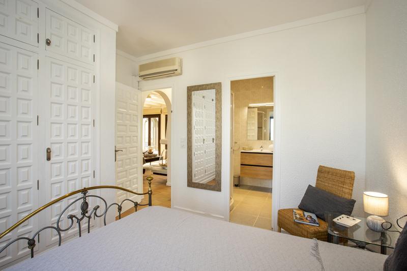 2018 Villa de planta baja al canal con 5 dormitorios, piscina y amarre Casa aislada / Villa Flamicell Castelló d'Empúries