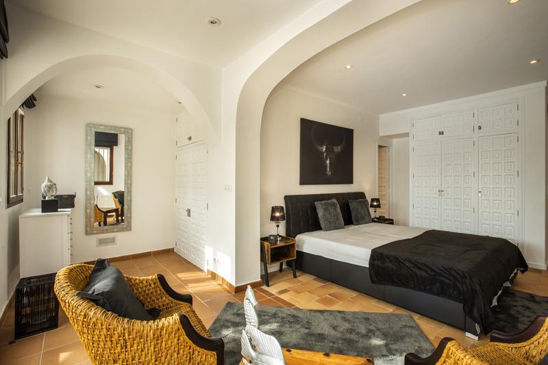 2018 Villa de planta baja al canal con 5 dormitorios, piscina y amarre Casa aislada / Villa Flamicell Castelló d'Empúries