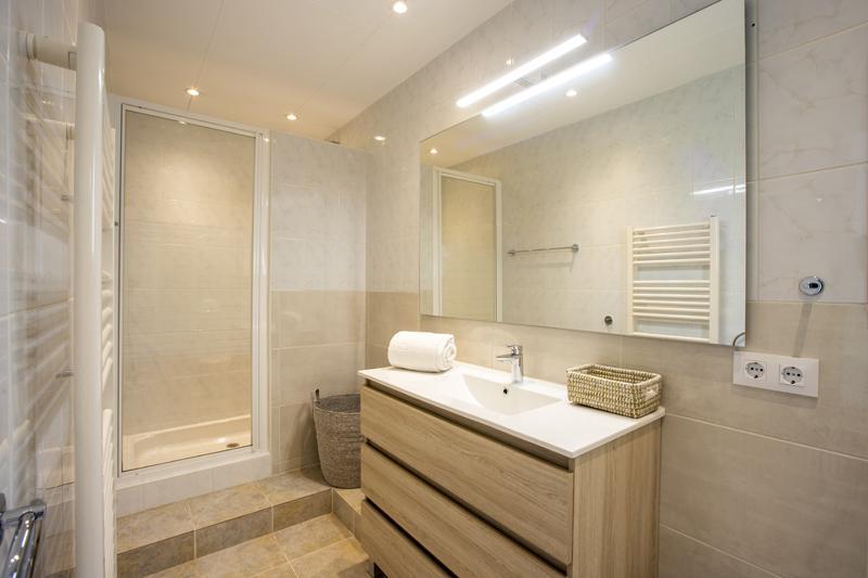 2018 Villa de planta baja al canal con 5 dormitorios, piscina y amarre Casa aislada / Villa Flamicell Castelló d'Empúries