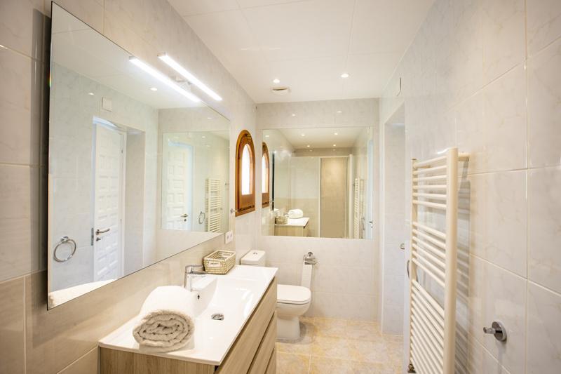 2018 Villa de planta baja al canal con 5 dormitorios, piscina y amarre Casa aislada / Villa Flamicell Castelló d'Empúries