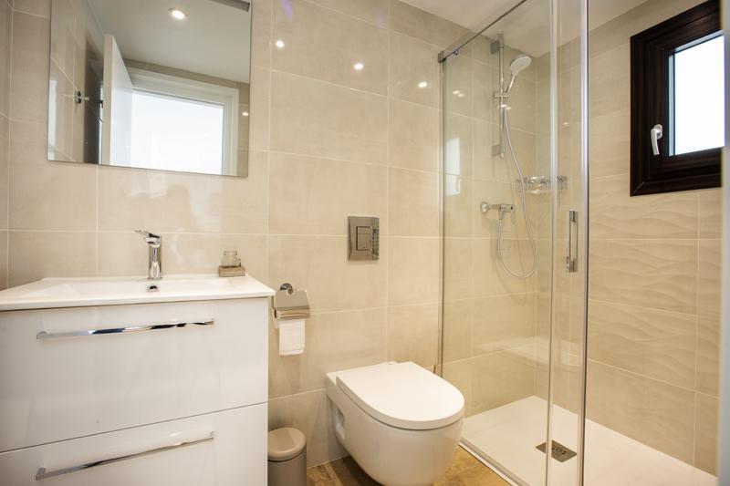 2018 Villa de planta baja al canal con 5 dormitorios, piscina y amarre Casa aislada / Villa Flamicell Castelló d'Empúries