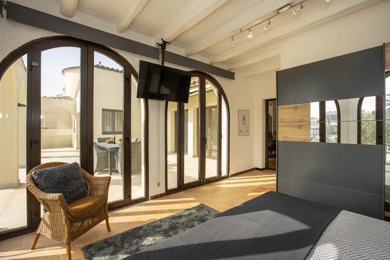2018 Villa de planta baja al canal con 5 dormitorios, piscina y amarre Casa aislada / Villa Flamicell Castelló d'Empúries