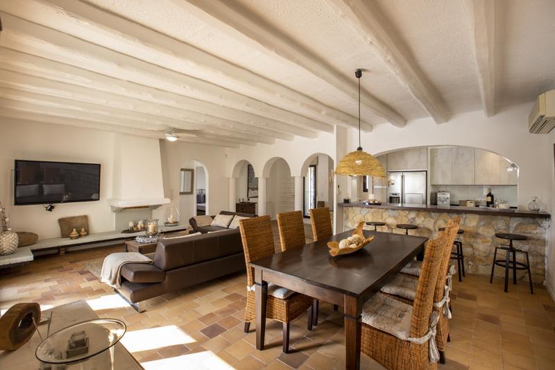 2018 Villa de planta baja al canal con 5 dormitorios, piscina y amarre Casa aislada / Villa Flamicell Castelló d'Empúries