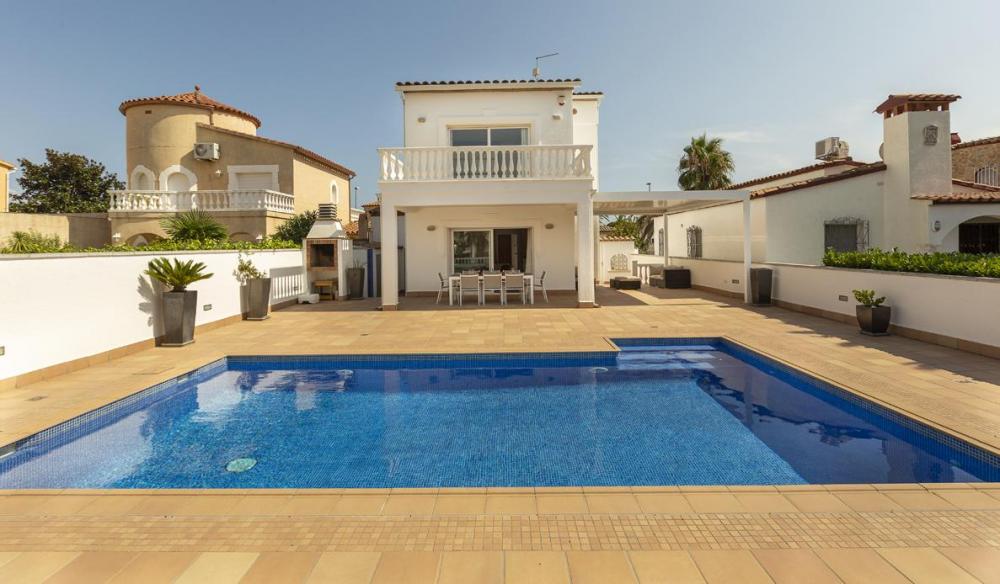 2024 Villa al canal con 4 dormitorios , piscina y amarre Casa aislada / Villa Ebre Castelló d'Empúries