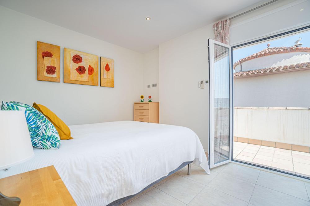 2024 Villa al canal con 4 dormitorios , piscina y amarre Casa aislada / Villa Ebre Empuriabrava