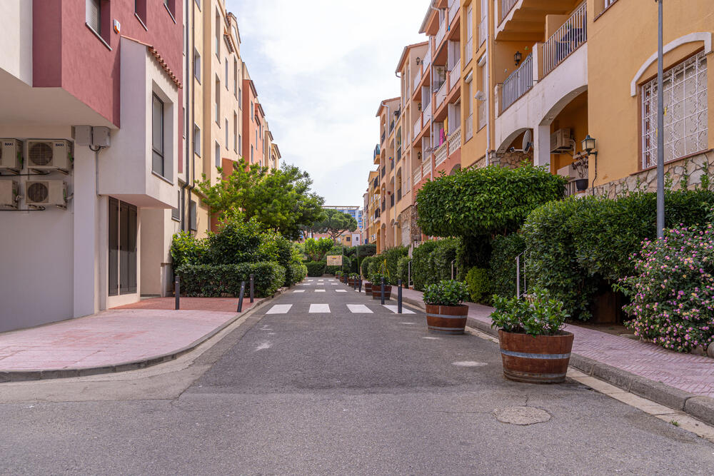 1002 Apartamento moderno a 5 minutos de la playa, con piscina y garaje Apartamento Gran Reserva Empuriabrava