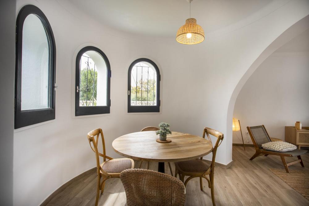 2004A Villa de planta baja renovada al canal con piscina y amarre Casa aislada / Villa  Empuriabrava