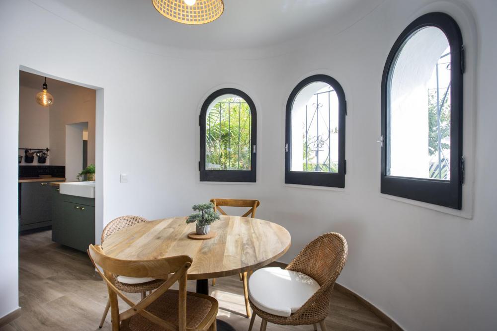 2004A Villa de planta baja renovada al canal con piscina y amarre Casa aislada / Villa  Empuriabrava