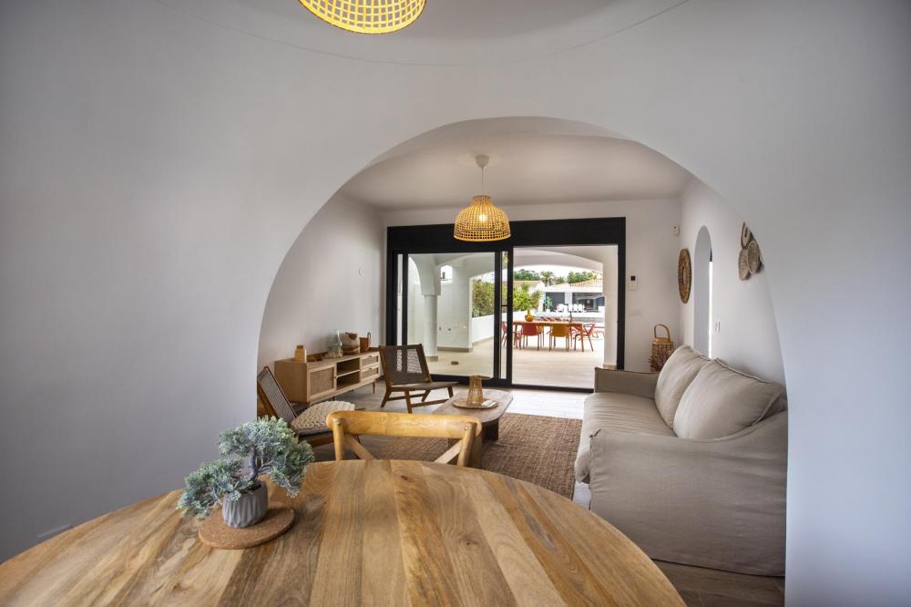 2004A Villa de planta baja renovada al canal con piscina y amarre Casa aislada / Villa  Empuriabrava