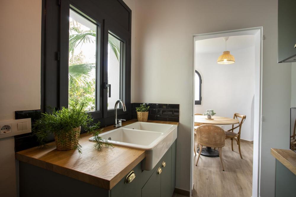 2004A Villa de planta baja renovada al canal con piscina y amarre Casa aislada / Villa  Empuriabrava