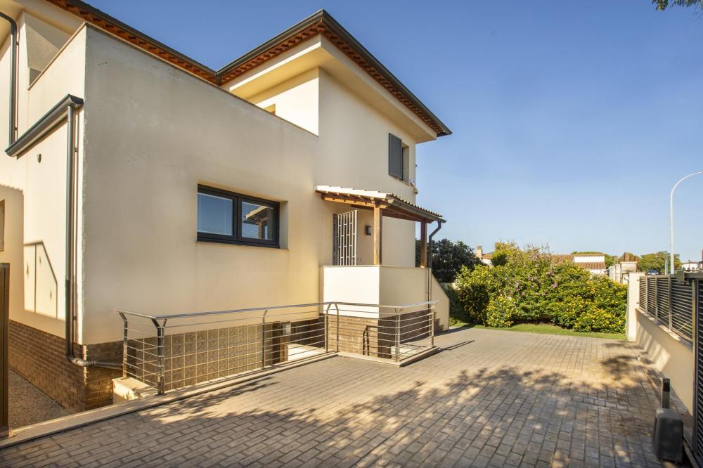 2026 Villa al canal con piscina y amarre para 8 personas Casa aislada / Villa Noguera Empuriabrava