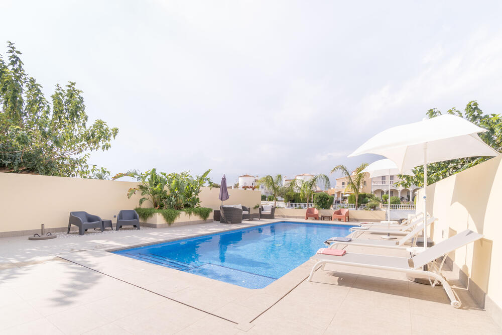 2026 Villa al canal con piscina y amarre para 8 personas Casa aislada / Villa Noguera Empuriabrava