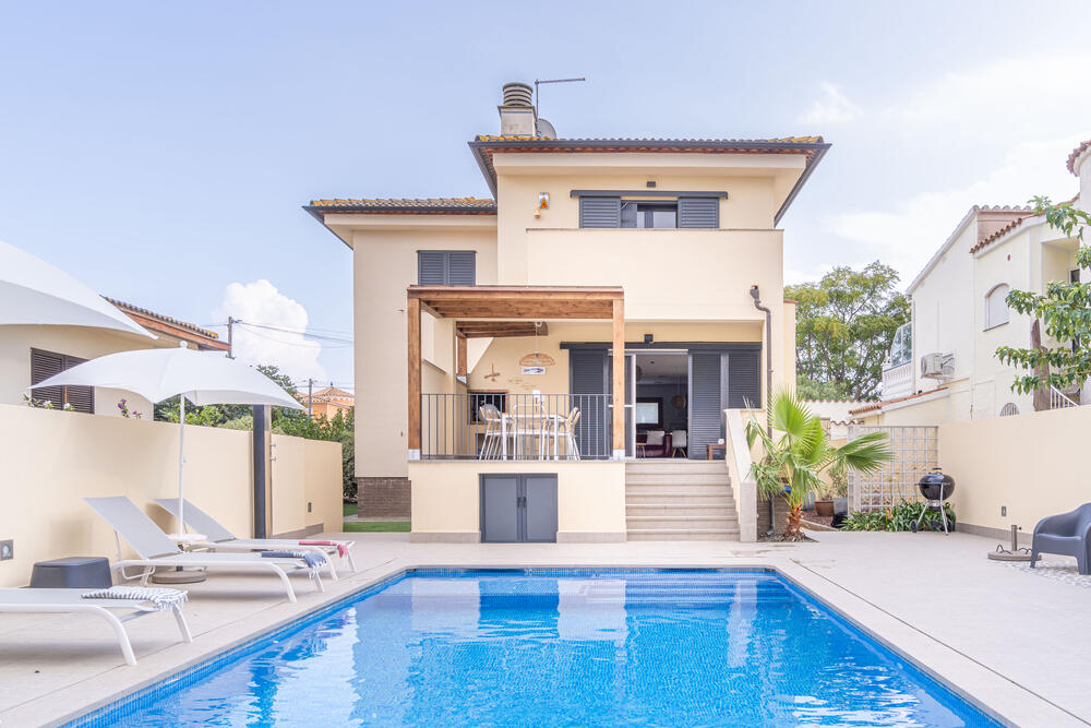 2026 Villa al canal con piscina y amarre para 8 personas Casa aislada / Villa Noguera Empuriabrava