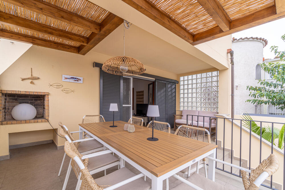 2026 Villa al canal con piscina y amarre para 8 personas Casa aislada / Villa Noguera Empuriabrava
