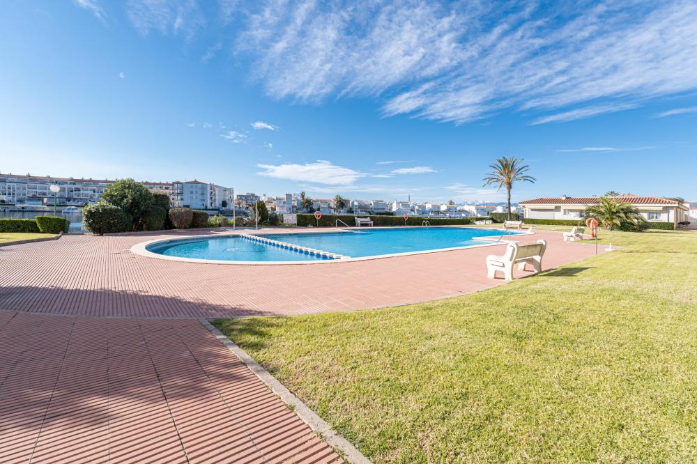 1014 Apartamento con vistas al lago con 1 dormitorio y piscina comunitaria Apartamento Lago San Maurici Empuriabrava
