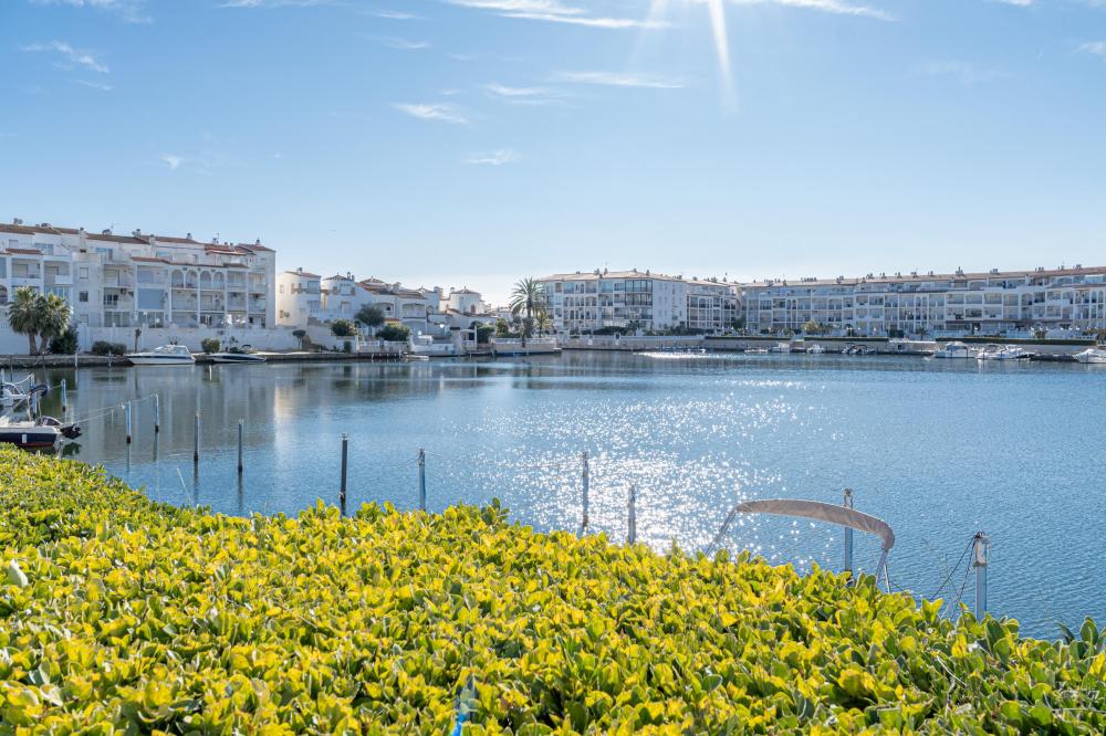 1014 Apartamento con vistas al lago con 1 dormitorio y piscina comunitaria Apartamento Lago San Maurici Empuriabrava