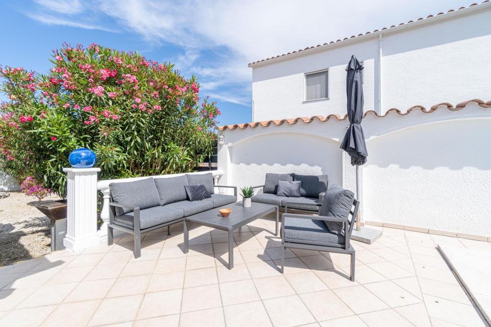 2010 Casa de planta baja con 3 habitaciones y piscina Casa aislada / Villa Montseny Empuriabrava