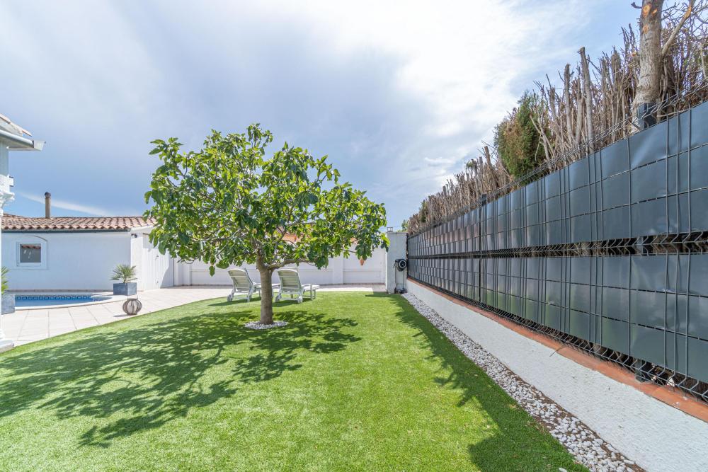 2010 Casa de planta baja con 3 habitaciones y piscina Casa aislada / Villa Montseny Empuriabrava
