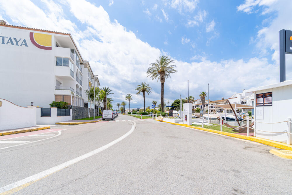 278 Apartamento con parking y vistas al canal Apartamento Poblat Tipic Empuriabrava 278 Apartamento con parking y vistas al canal Apartamento Poblat Tipic Empuriabrava