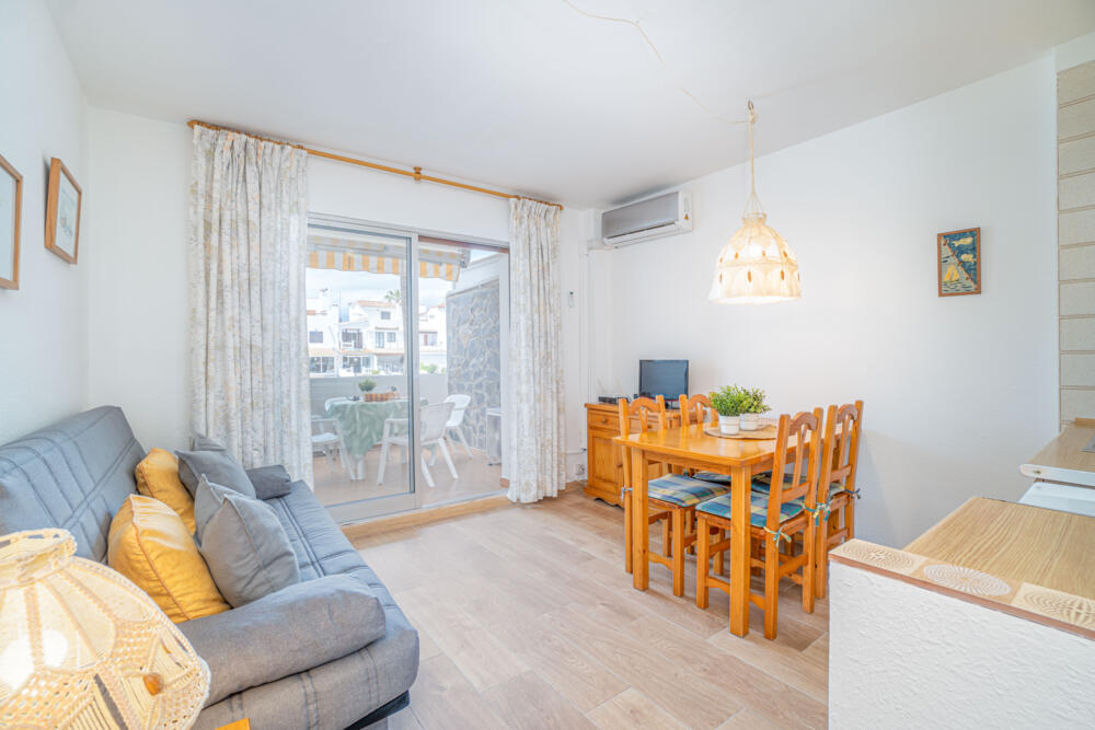 278 Apartamento con parking y vistas al canal Apartamento Poblat Tipic Empuriabrava 278 Apartamento con parking y vistas al canal Apartamento Poblat Tipic Empuriabrava