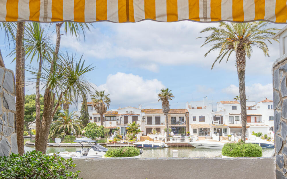 278 Apartamento con parking y vistas al canal Apartamento Poblat Tipic Empuriabrava 278 Apartamento con parking y vistas al canal Apartamento Poblat Tipic Empuriabrava