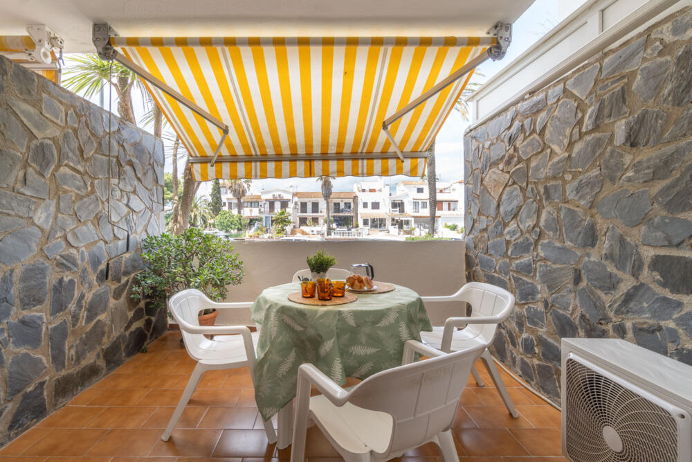 278 Apartamento con parking y vistas al canal Apartamento Poblat Tipic Empuriabrava 278 Apartamento con parking y vistas al canal Apartamento Poblat Tipic Empuriabrava