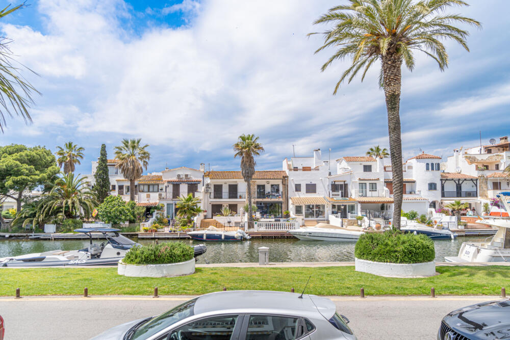 278 Apartamento con parking y vistas al canal Apartamento Poblat Tipic Empuriabrava 278 Apartamento con parking y vistas al canal Apartamento Poblat Tipic Empuriabrava