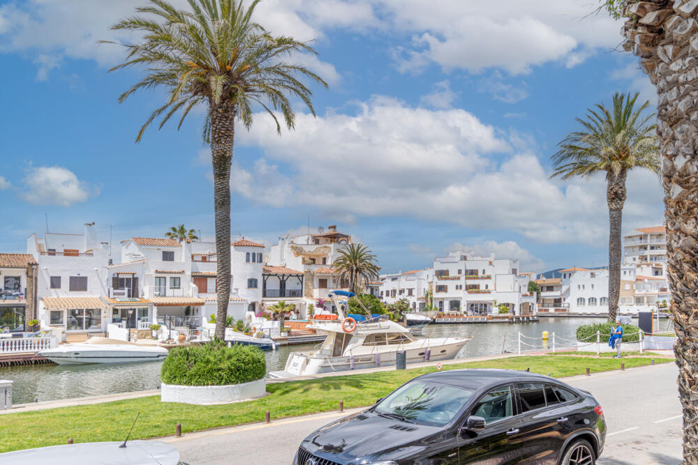 278 Apartamento con parking y vistas al canal Apartamento Poblat Tipic Empuriabrava 278 Apartamento con parking y vistas al canal Apartamento Poblat Tipic Empuriabrava