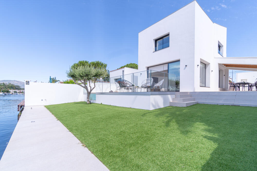 279 Casa Mahana Goertz Casa aislada / Villa  Empuriabrava