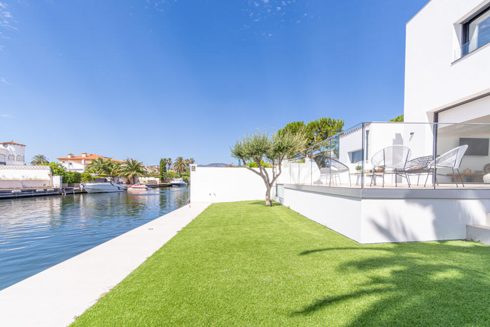 279 Casa Mahana Goertz Casa aislada / Villa  Empuriabrava