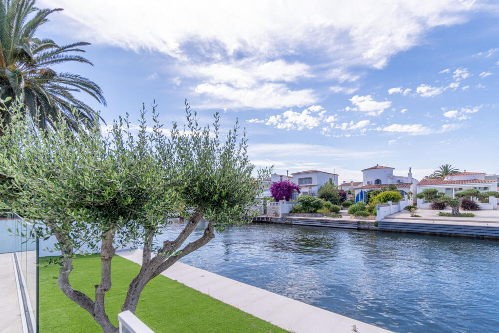 279 Casa Mahana Goertz Casa aislada / Villa  Empuriabrava