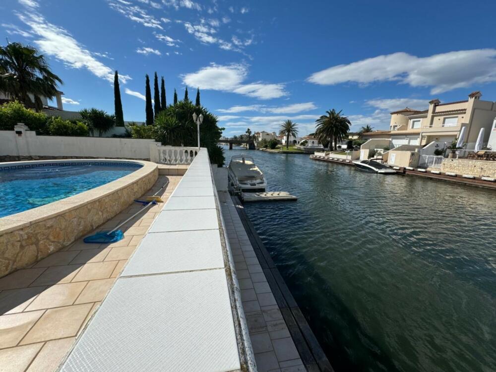 2028 casa renovada  en planta baja al canal principal Casa aislada / Villa Alt Emporda Castelló d'Empúries