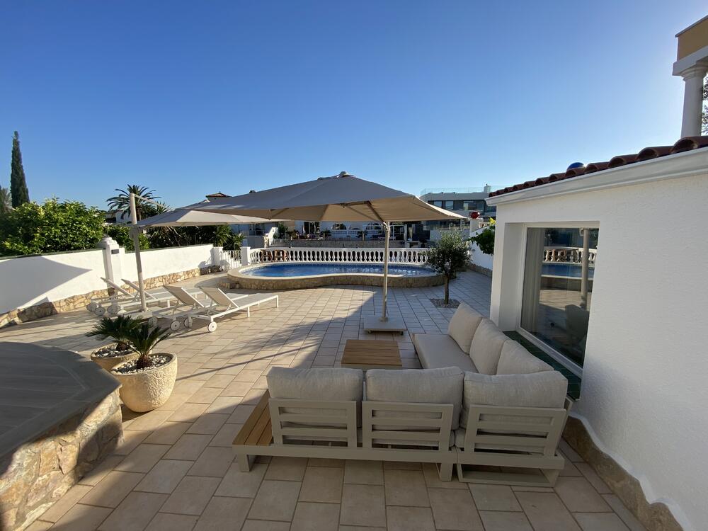 2028 Casa renovada  en planta baja al canal principal Casa aislada / Villa Alt Emporda Empuriabrava