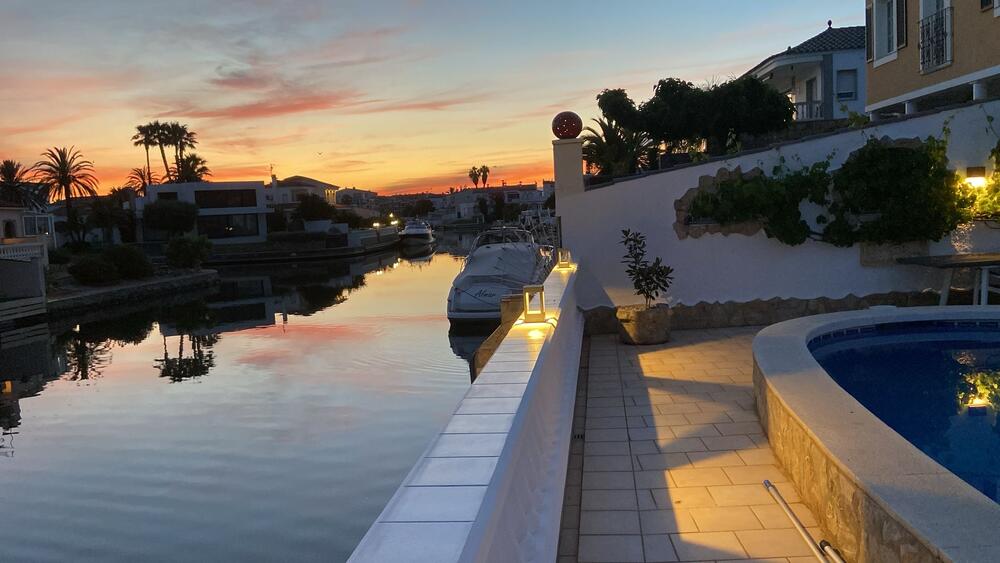 2028 Casa renovada  en planta baja al canal principal Casa aislada / Villa Alt Emporda Empuriabrava