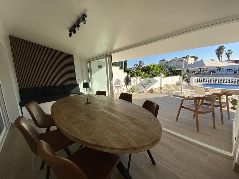2028 Casa renovada  en planta baja al canal principal Casa aislada / Villa Alt Emporda Empuriabrava