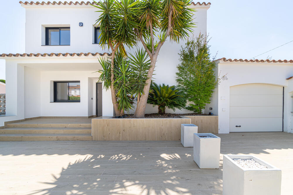 281 Casa Aloha Goertz - piscina y amarre 11,50 m Casa aislada / Villa Empuriabrava 281 Casa Aloha Goertz - piscina y amarre 11,50 m Casa aislada / Villa Empuriabrava