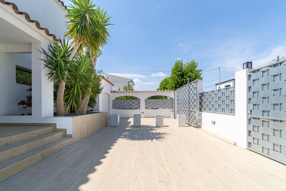 281 Casa Aloha Goertz - piscina y amarre 11,50 m Casa aislada / Villa Empuriabrava 281 Casa Aloha Goertz - piscina y amarre 11,50 m Casa aislada / Villa Empuriabrava