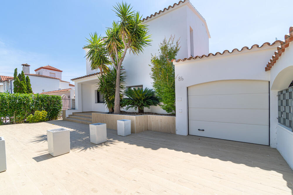281 Casa Aloha Goertz - piscina y amarre 11,50 m Casa aislada / Villa Empuriabrava 281 Casa Aloha Goertz - piscina y amarre 11,50 m Casa aislada / Villa Empuriabrava