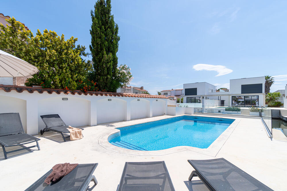 281 Casa Aloha Goertz - piscina y amarre 11,50 m Casa aislada / Villa Empuriabrava 281 Casa Aloha Goertz - piscina y amarre 11,50 m Casa aislada / Villa Empuriabrava