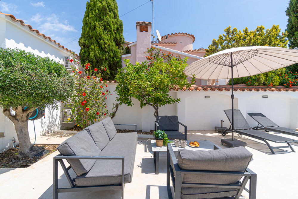 281 Casa Aloha Goertz - piscina y amarre 11,50 m Casa aislada / Villa Empuriabrava 281 Casa Aloha Goertz - piscina y amarre 11,50 m Casa aislada / Villa Empuriabrava