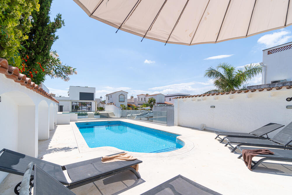 281 Casa Aloha Goertz - piscina y amarre 11,50 m Casa aislada / Villa Empuriabrava 281 Casa Aloha Goertz - piscina y amarre 11,50 m Casa aislada / Villa Empuriabrava