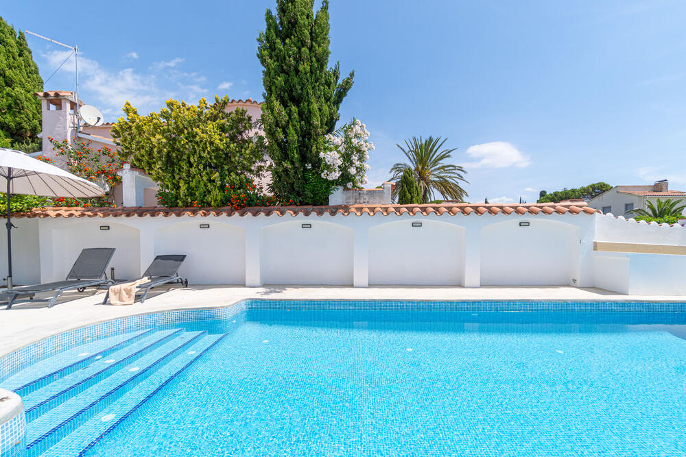 281 Casa Aloha Goertz - piscina y amarre 11,50 m Casa aislada / Villa Empuriabrava 281 Casa Aloha Goertz - piscina y amarre 11,50 m Casa aislada / Villa Empuriabrava