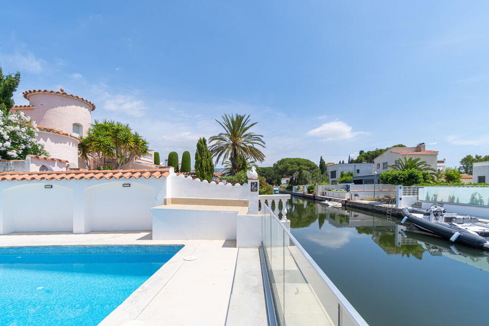 281 Casa Aloha Goertz - piscina y amarre 11,50 m Casa aislada / Villa Empuriabrava 281 Casa Aloha Goertz - piscina y amarre 11,50 m Casa aislada / Villa Empuriabrava
