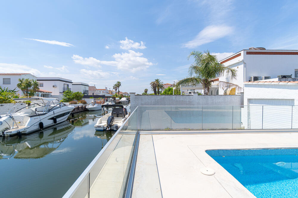 281 Casa Aloha Goertz - piscina y amarre 11,50 m Casa aislada / Villa Empuriabrava 281 Casa Aloha Goertz - piscina y amarre 11,50 m Casa aislada / Villa Empuriabrava
